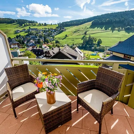 Engel - Familotel Hochschwarzwald 2* トートナウベルク
