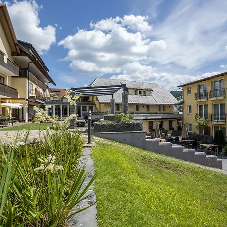 Engel - Familotel Hochschwarzwald טודנאוברג